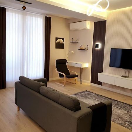 Lovely 1-Bedroom Rental Unit In Downtown Dushanbe Esterno foto